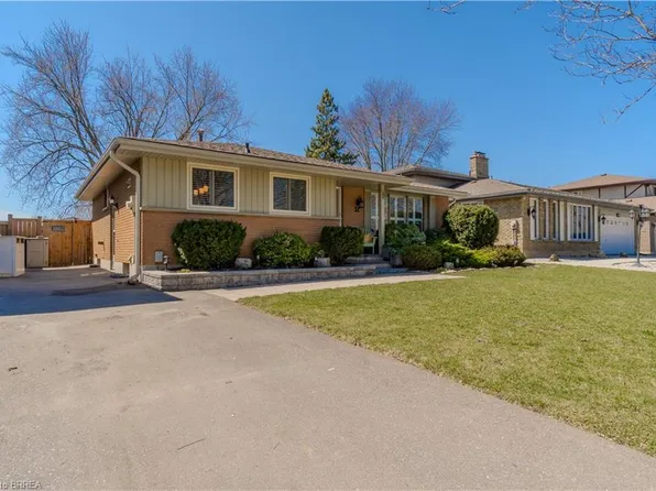 51 Winding Way, Brantford, ON N3R 3S4
