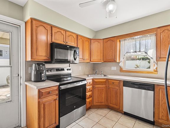 2nd image of 4 Erlwein Court