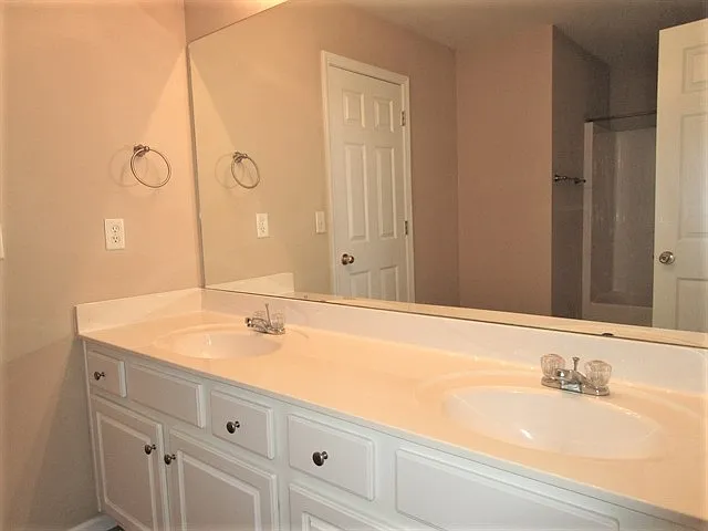 2420 Queensboro Ln — Photo 14