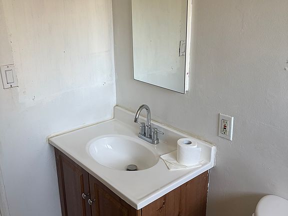 2nd image of 11433 Emelita St #3