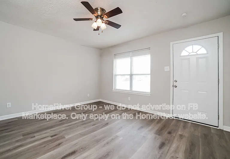 3175 Mayfair Dr — Photo 4