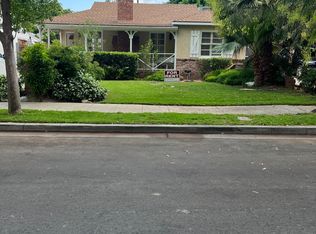22050 Lopez St, Woodland Hills, CA 91364