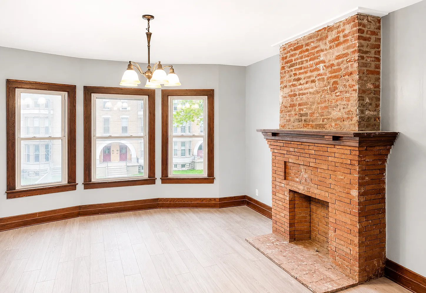 3 bed, 1.5 bath, 1200 sqft, $2,000 — Photo 1