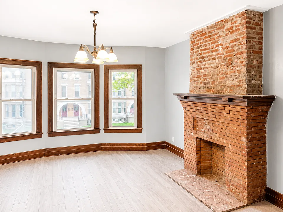 140 Lafayette Ave #2