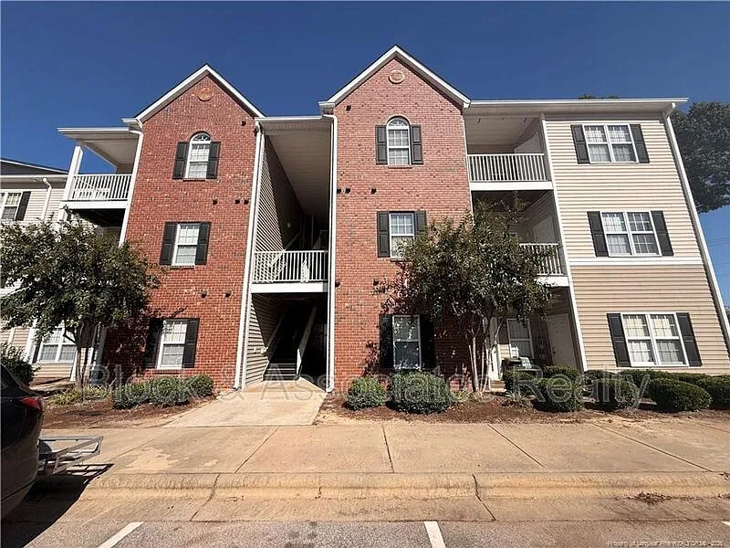 2 bed, 2.0 bath, $1,200 — Photo 1