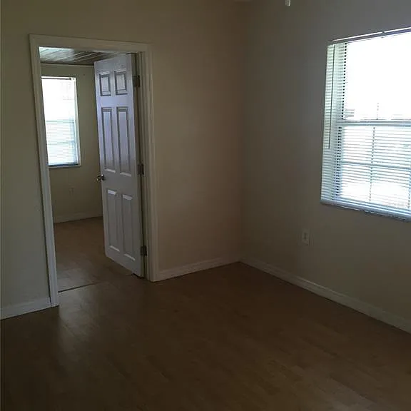 2417 Golfview St — Photo 8