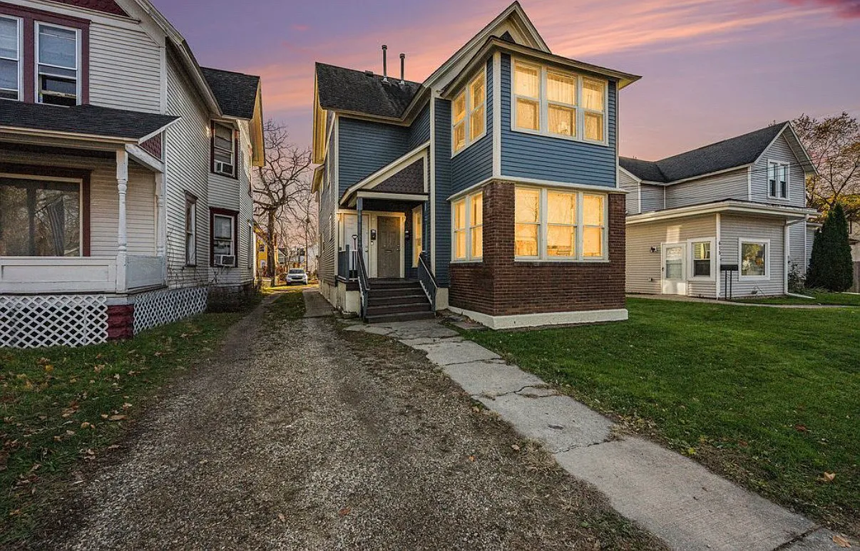 2 bed, 1085 sqft, $900 — Photo 1