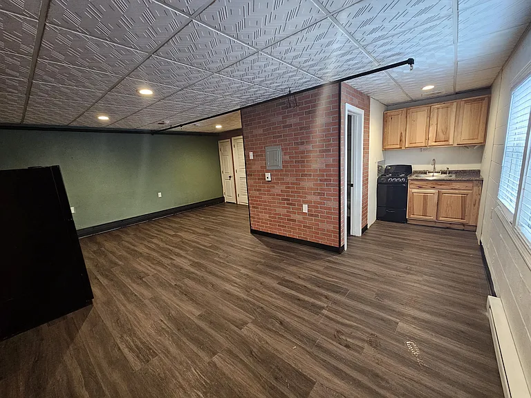 Sunshine Apartments — Photo 14