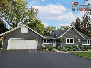 2555 N Calhoun Rd, Brookfield, WI 53005