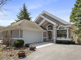 521 Wildflower Rd, Burnsville, MN 55306