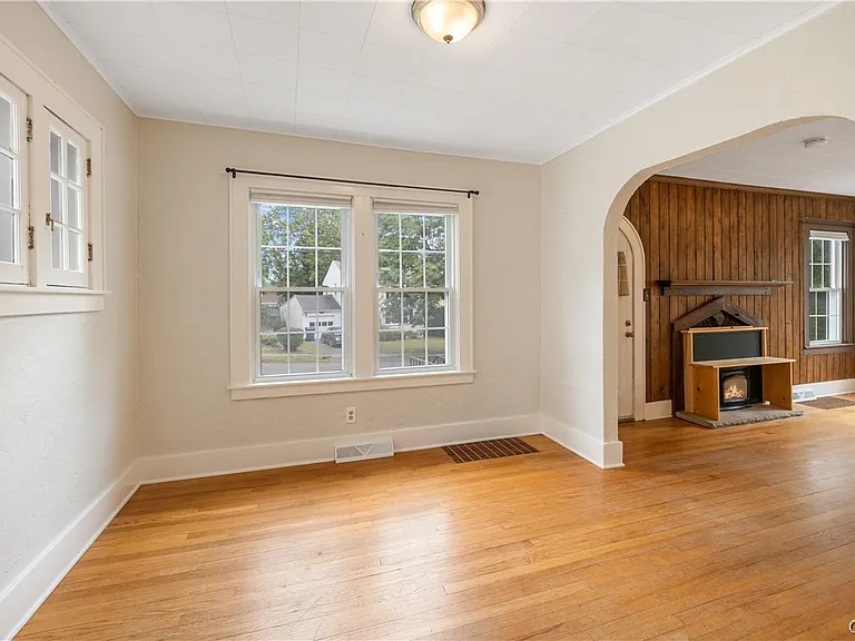448 Buckingham Ave — Photo 8