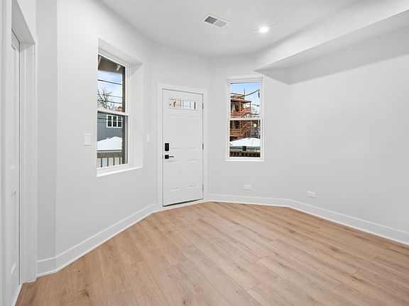 4th image of 2534 W Cortez St APT 1R