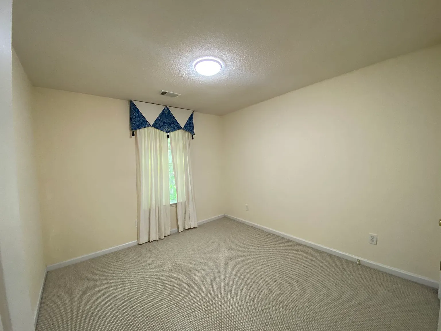 3 bed, 1905 sqft, $2,300 — Photo 4