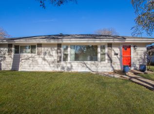 101 N Pine St, Mount Prospect, IL 60056