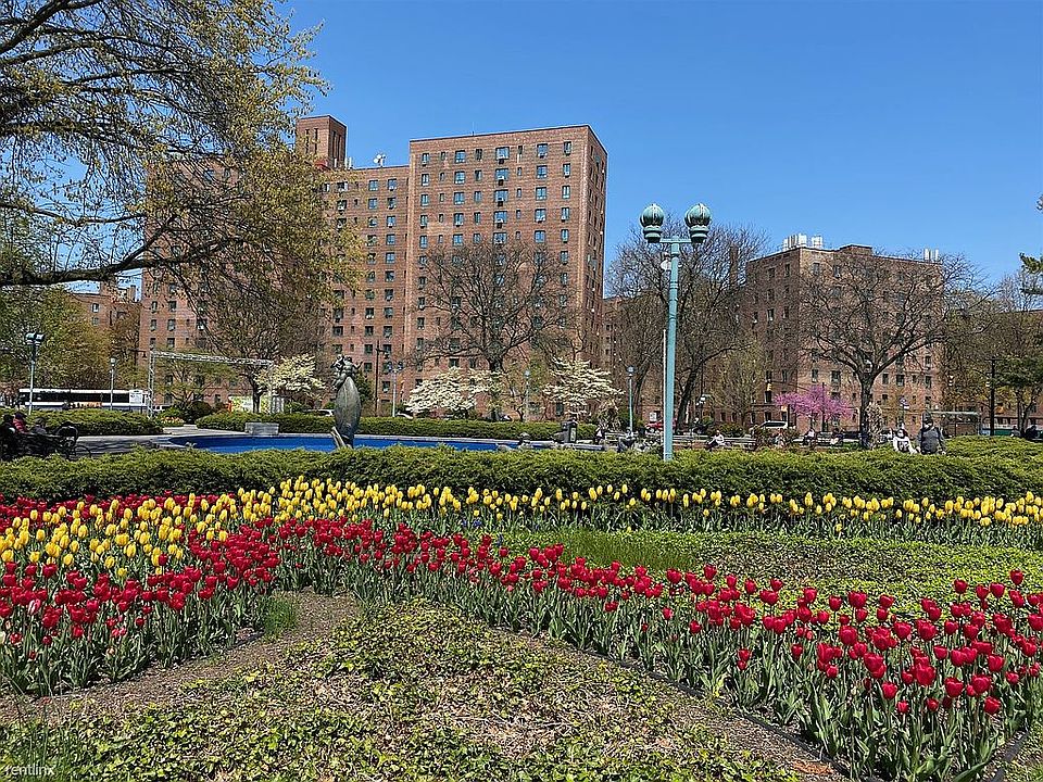 PARKCHESTER OVAL