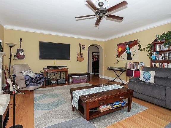 4th image of 2516 W Jarvis Ave