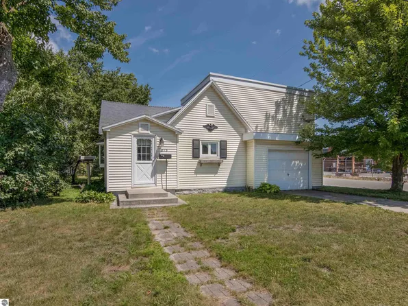 213 E 13th St, Traverse City, MI 49684