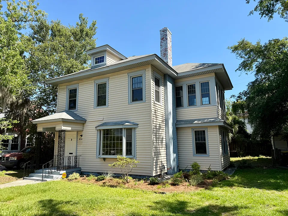 816 Maupas Ave