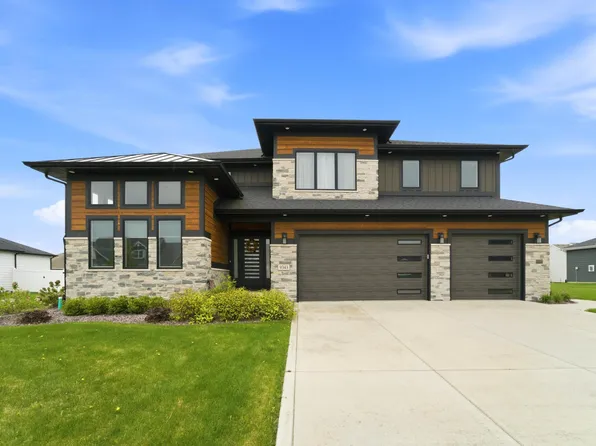 9343 Iris Dr, Saint John, IN 46373