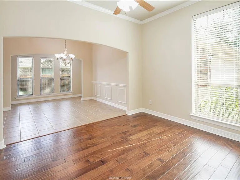 2481 Newark Cir — Photo 10