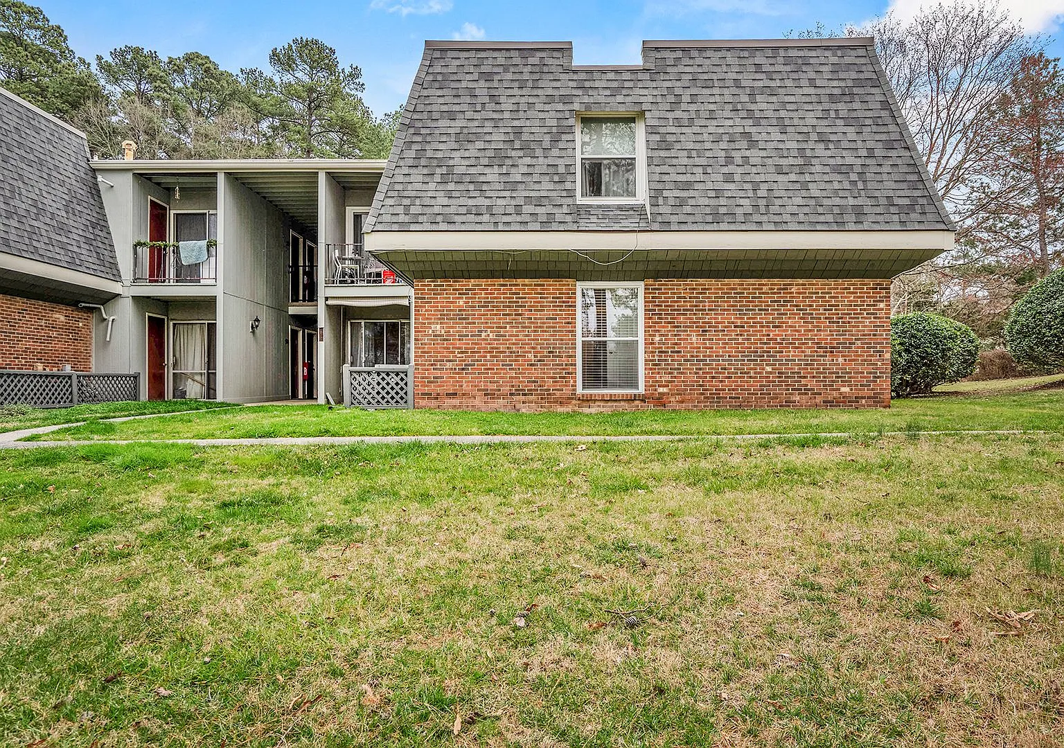 2 Bed 1.5 Bath Condo - Close To Unc! Beautifully Renovated-Move In Ready! $500 Off First Month's ... — Photo 2