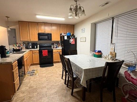 2nd image of 612 Cherokee Rd