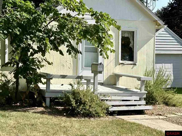 303 10th Ave SE, Waseca, MN 56093