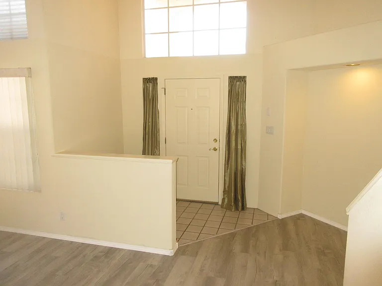2111 Corte Del Caballo NW — Photo 3