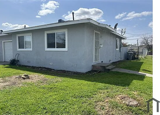 924 Harris Ave — Photo 2