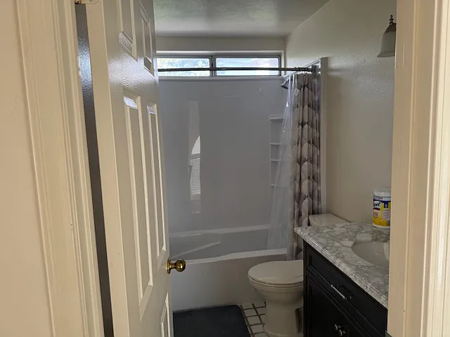 upstairs second full bathroom