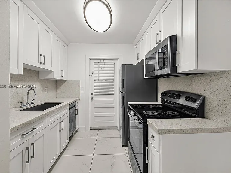 5141 Hollywood Blvd #206 — Photo 2