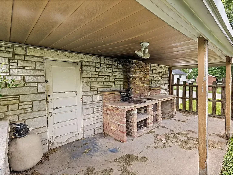 619 Regan St — Photo 8