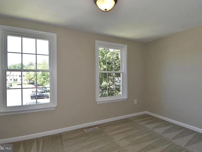 27 Marian Ct — Photo 19