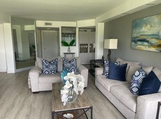 3959 Via Poinciana APT 302, Lake Worth, FL 33467