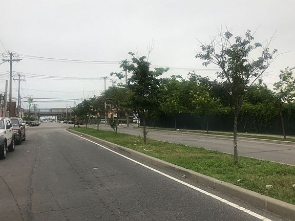 5th image of 418 Beach 67th St