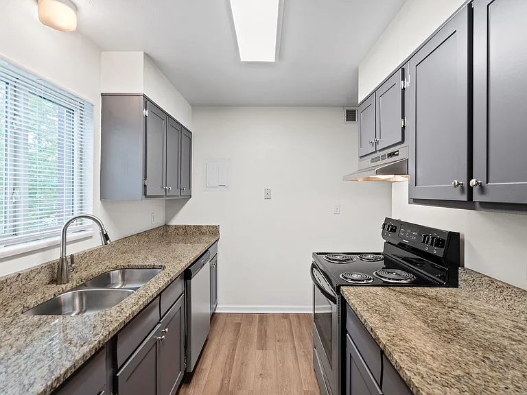 Lakemont Apartments — Photo 18