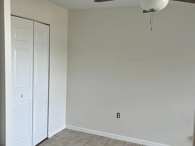 1002 SE 9th Ct — Photo 7