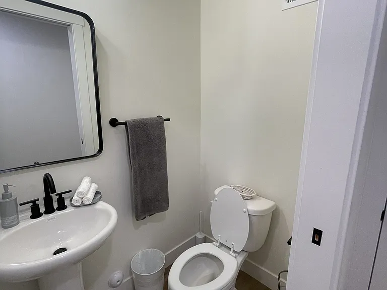 2233 Jefferson Ave #3 — Photo 19