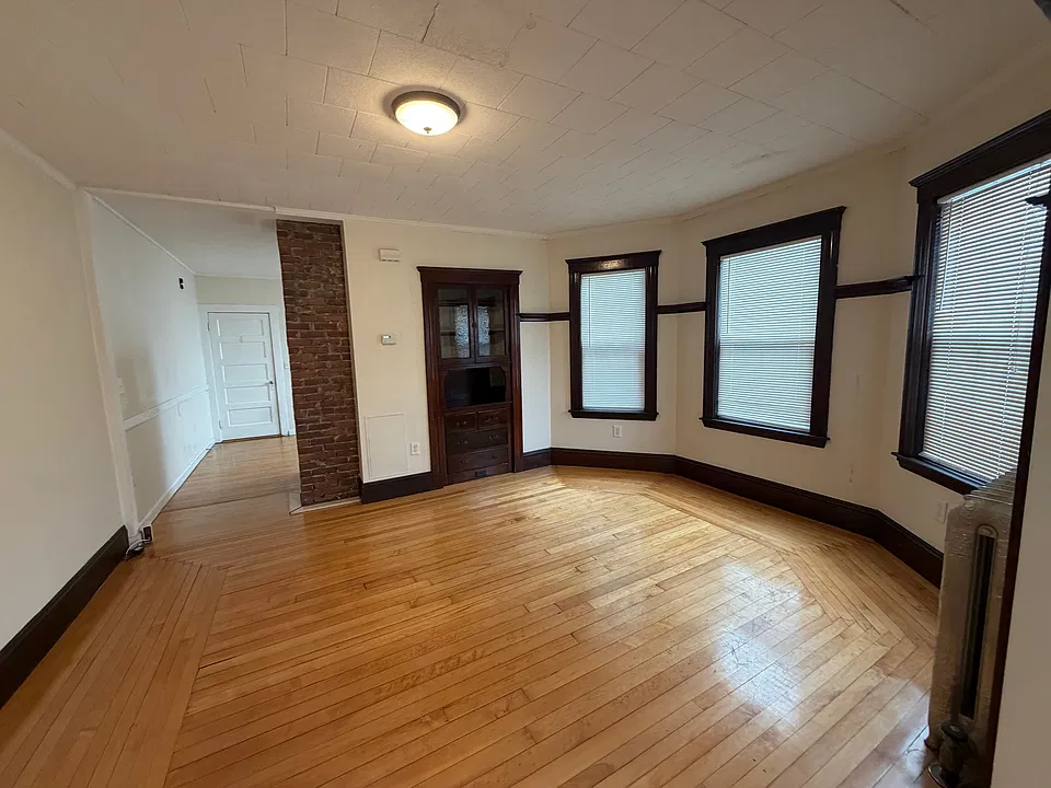 126 Auburn St #1D