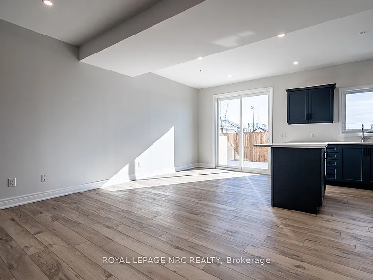 121A Moffatt St #25 — Photo 18