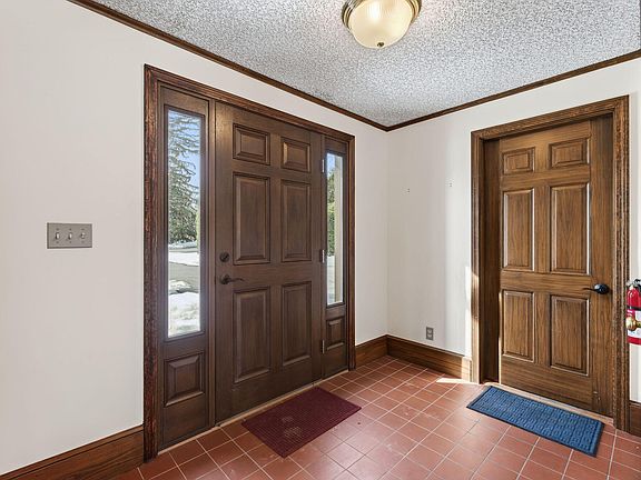 5th image of 525 W Auburn Road