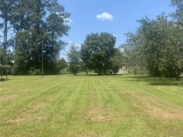 10 Lakeview Dr, Waycross, GA 31503