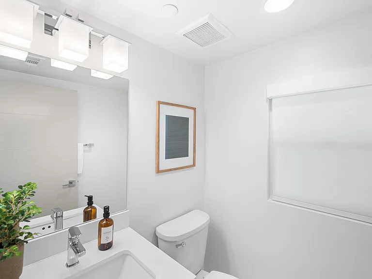 2111 N Cahuenga Blvd #A-1 — Photo 19