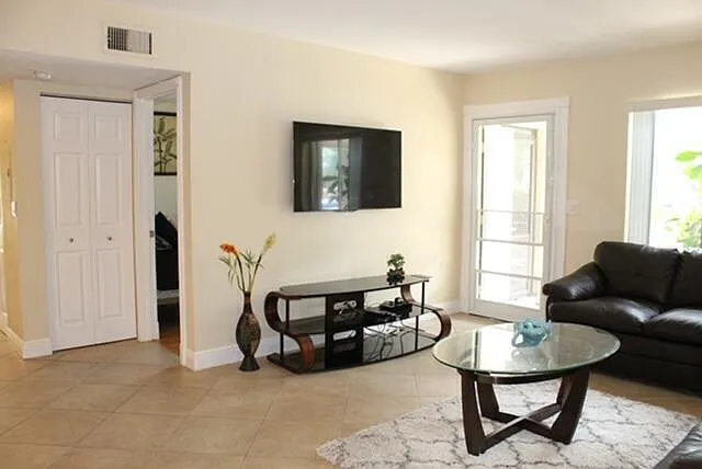 2 bed, 2.0 bath, 980 sqft, $2,300 — Photo 4