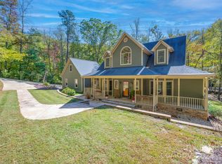 526 Rixhaven Dr, Saluda, NC 28773