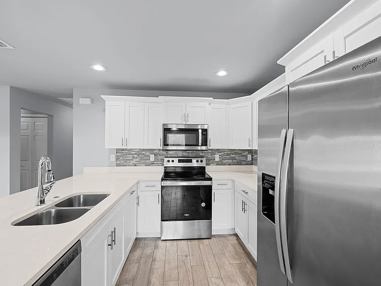 655 Chemstrand St E — Photo 14