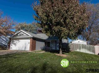 524 Oregon Trl, Lincoln, NE 68521