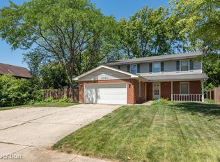 2724 Hobson Rd, Woodridge, IL 60517