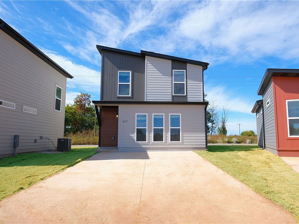 1st image of 611 Saint Charles Pl