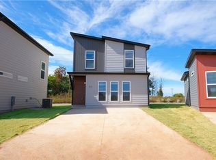 611 Saint Charles Pl, Centerton, AR 72719